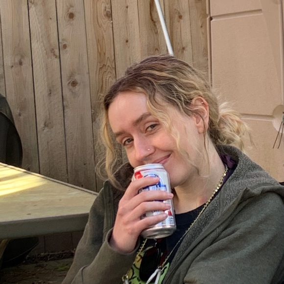 Hi! I’m Hannah - Picture 2 of 2